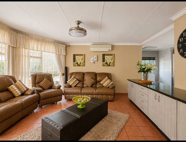 4 BEDROOM HOUSE FOR SALE IN THREE RIVERS EAST